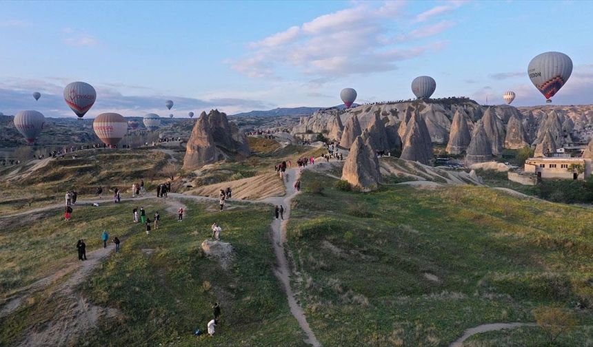 Yerli turistler Kapadokya'yı gökyüzünden keşfetti