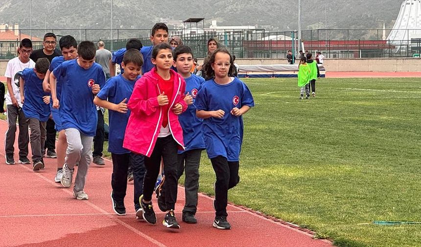 Afyonkarahisarlı özel sporcular, milli takım hedefiyle koşuyor