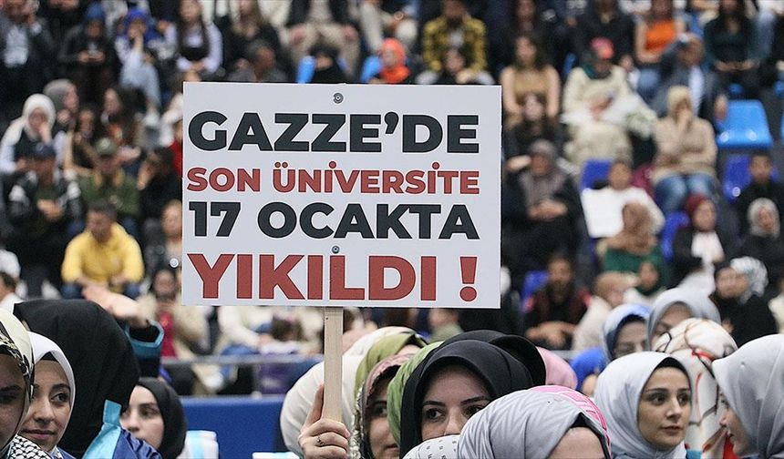 Bayburt Üniversitesi öğrencileri mezuniyet töreninde Filistin'e destek verdi