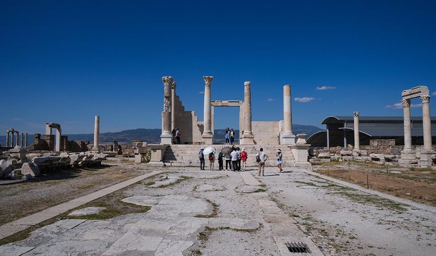 Laodikya'da 21 yıllık kazılarda 5 bin üzerinde tarihi eser gün yüzüne çıkarıldı