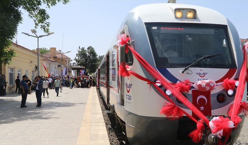 "Turistik Tuz Ekspresi"nin ilk seferi Çankırı'ya ulaştı