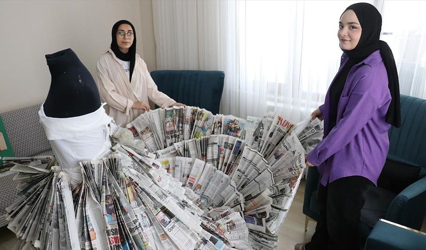 Yalova'da öğrenciler atık tabak, gazete ve naylon poşetten kostümler yaptı