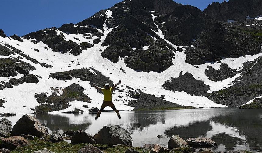 Doğa tutkunları Artabel Gölleri Tabiat Parkı'nda saklı güzellikleri keşfediyor