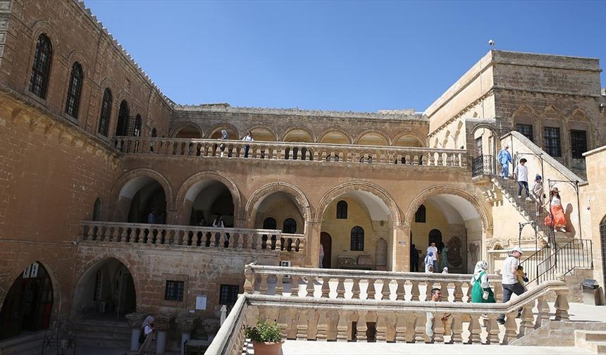 Tarihi Mardin Müzesi ziyaretçilerini medeniyetler yolculuğuna çıkarıyor