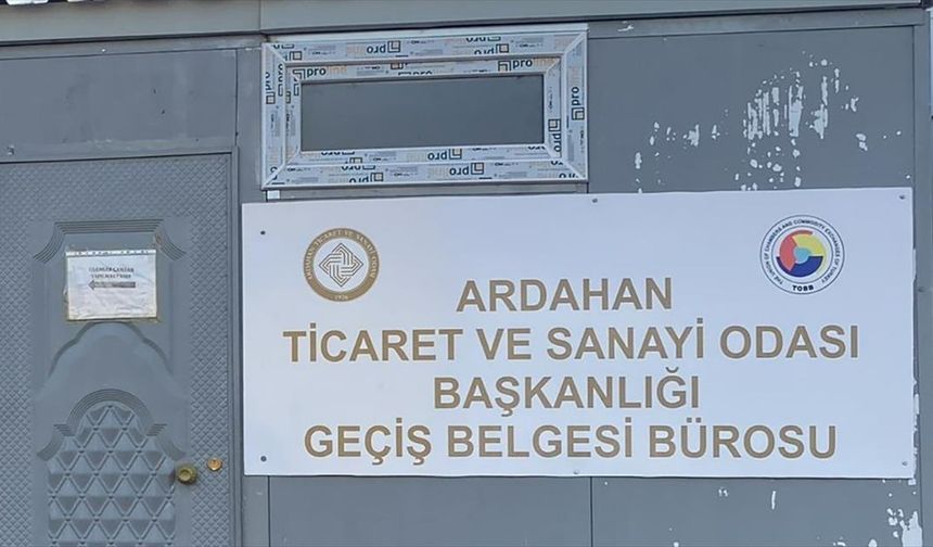 Çıldır-Aktaş Gümrük Kapısı'nı kullanan sürücüler geçiş belgelerini tır parkında beklerken alabilecek