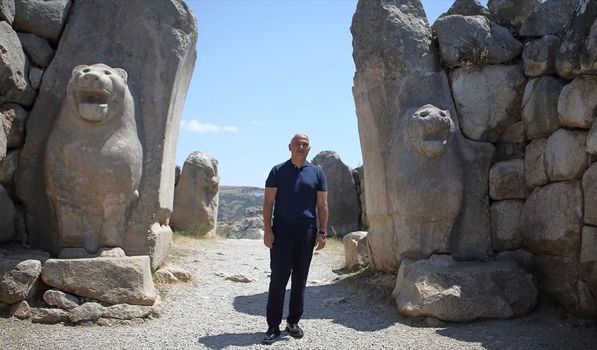 Kültür ve Turizm Bakanı Ersoy, Hattuşa ve Alacahöyük ören yerlerini gezdi