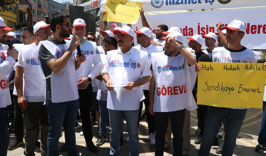 Yalova Belediyesinde işten çıkarılan işçiler çadırda eylem başlattı