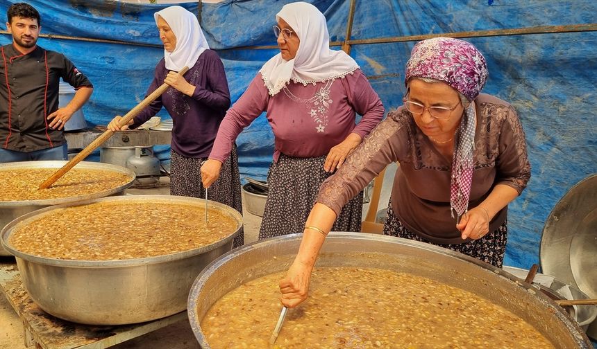 Burdur'da imece usulüyle yapılan aşure 4 bin kişiye ikram edildi