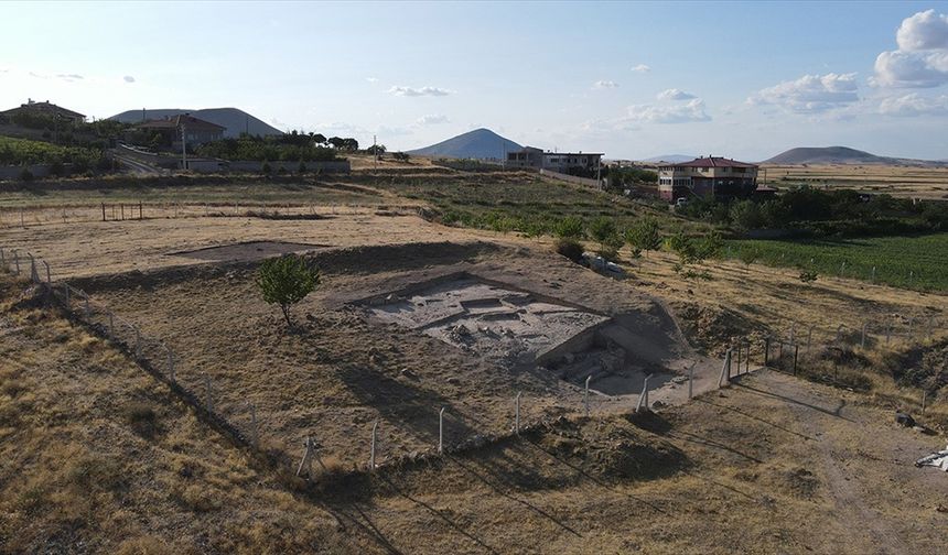 Sırçalıtepe'de 9 bin 600 yıl önce kullanılan obsidiyen aletler günlük yaşamı anlatıyor