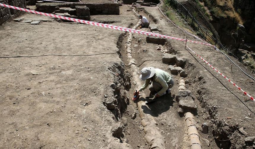 Bitlis Kalesi'nde içme suyu şebekesi bulundu