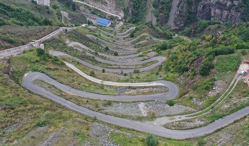 Ordu'daki 21 virajlı yol, görüntüsüyle sürücüleri ve vatandaşları tedirgin ediyor