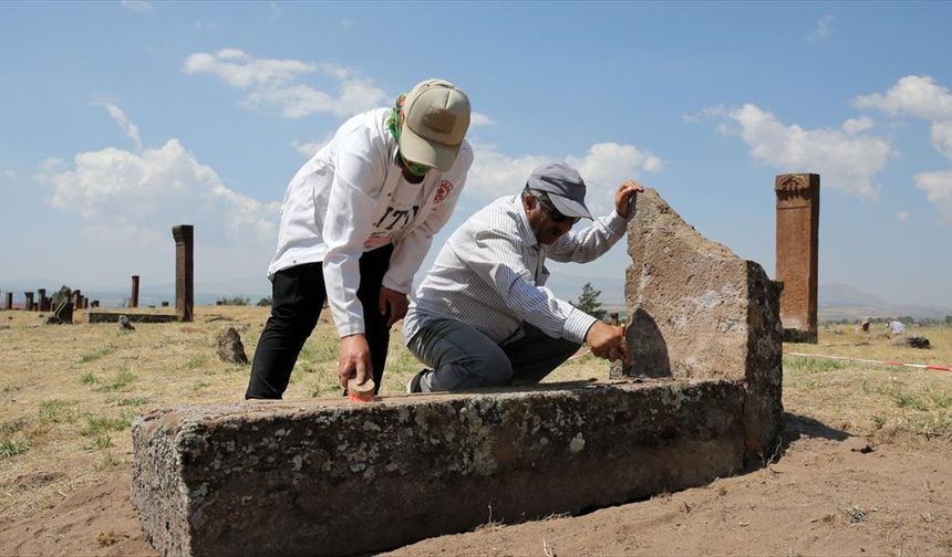 Selçuklu Meydan Mezarlığı'nda tahrip olan 80 mezar taşı restore edildi