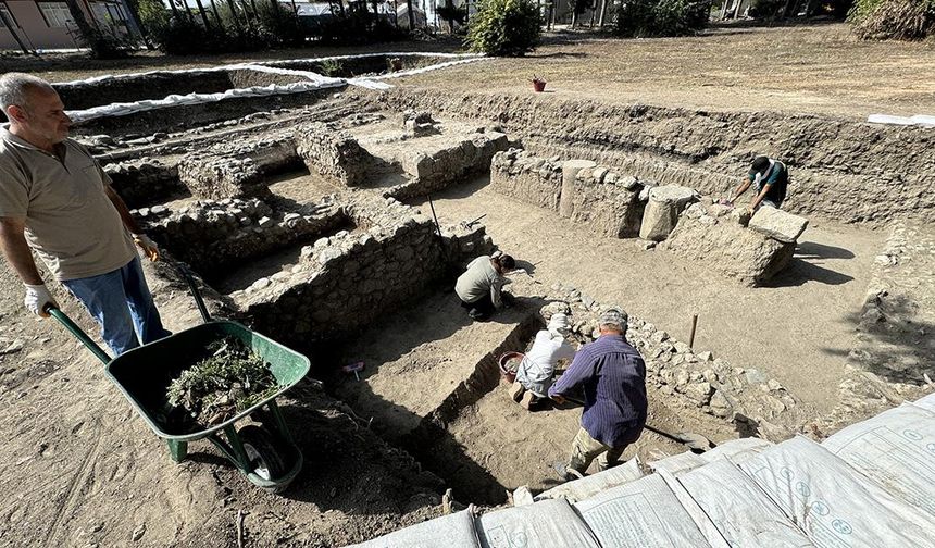 Antakya Antik Hipodrom'un çevresindeki kalıntılarda eski depremlerin izleri araştırılıyor