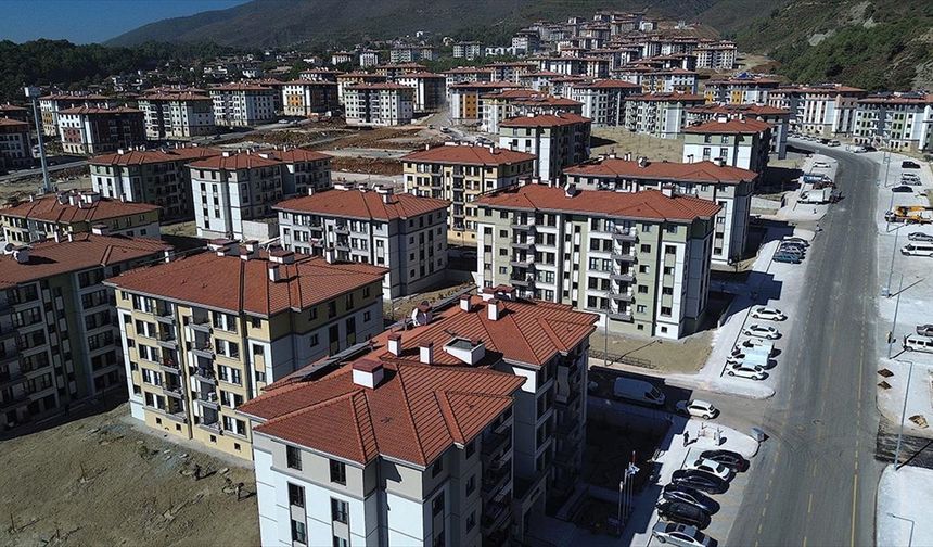 Hatay'da depremzedeler yeni konutlarına yerleşiyor