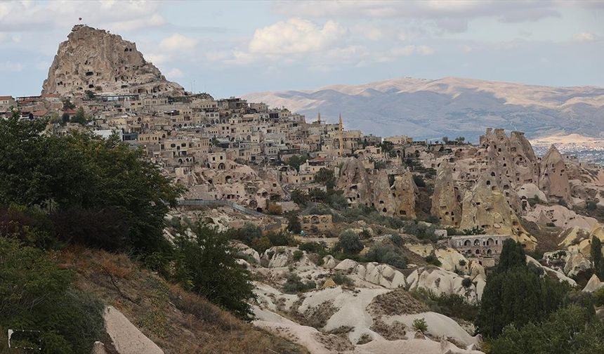 Kapadokya'yı, Uçhisar Kalesi'nin zirvesinden ocak-eylül dönemi yaklaşık 211 bin turist izledi