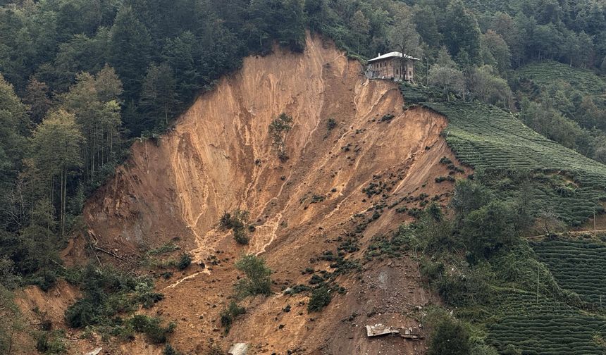 Rize'de heyelan riski nedeniyle 13 ev tahliye edildi