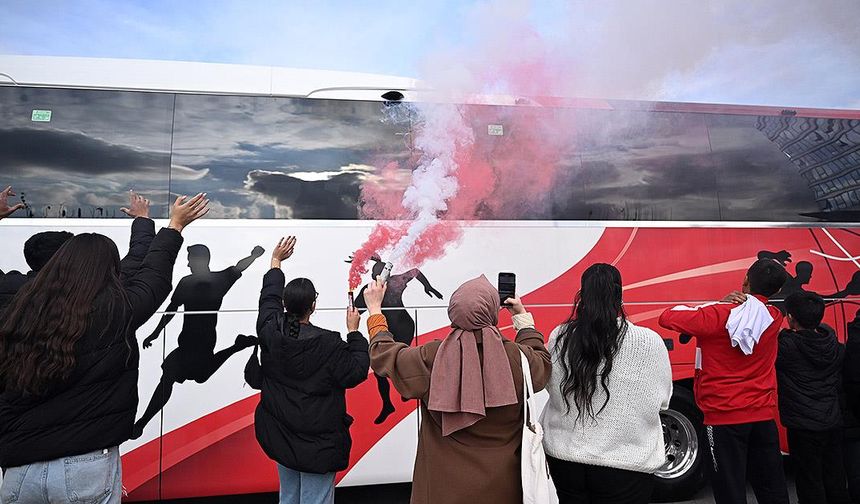 A Milli Futbol Takımı, Karadağ'a gitti