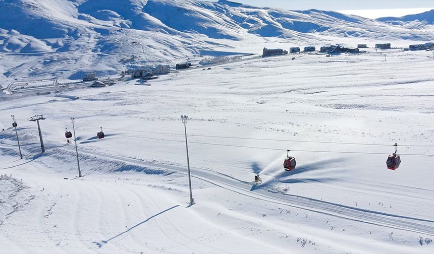 Kayak merkezlerinde en fazla kar kalınlığı 80 santimetreyle Erciyes'te ölçüldü