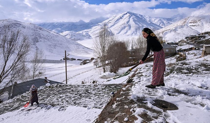 Van'da karın en çok yağdığı ilçelerde kış mesaisi başladı