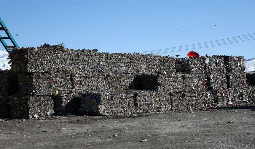 Bitlis'te toplanan atıklar evlere ışık, ekonomiye gelir oluyor