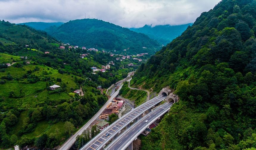 Bakan Uraloğlu, 23 yılda 740 kilometre uzunluğunda 430 yeni tünel inşa edildiğini bildirdi