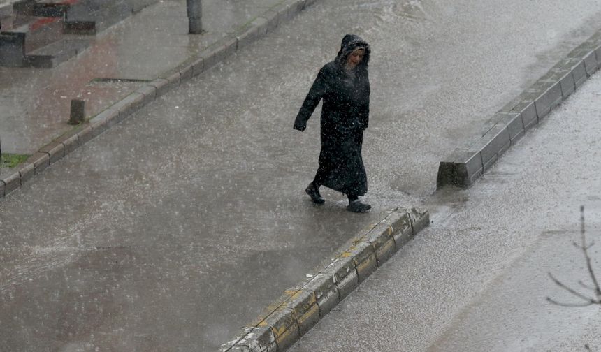 Bazı illerde sağanak ve dolu etkili oldu