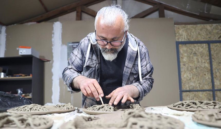 Çamura şekil veren çanak ustası, geleneği rölyef eserlerle yaşatıyor