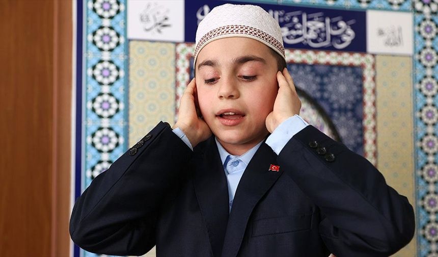 Ezan okuma yarışması birincisi Emir Kayra'nın hayali Ayasofya'da görev yapmak