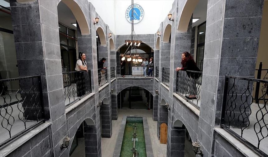 Hakkarili kadınlar, halk pazarında kurdukları iş yerleriyle esnaf olmaya hazırlanıyor