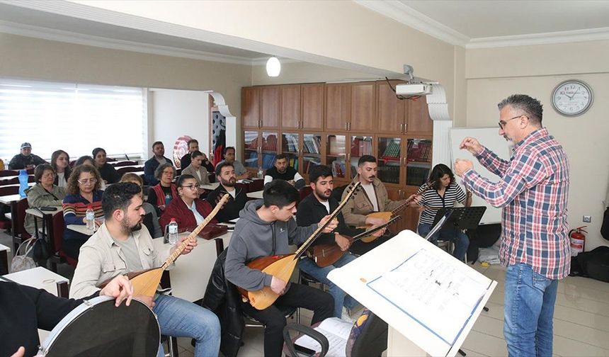 Tokat'ta farklı meslek gruplarından oluşan koro konsere hazırlanıyor