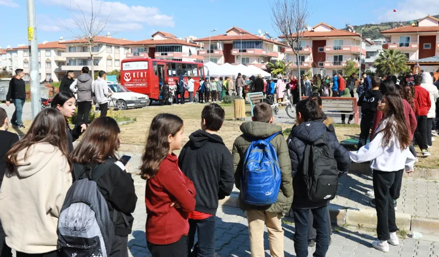 Efes Selçuk'ta öğrenci otobüsleri sezonu kapattı