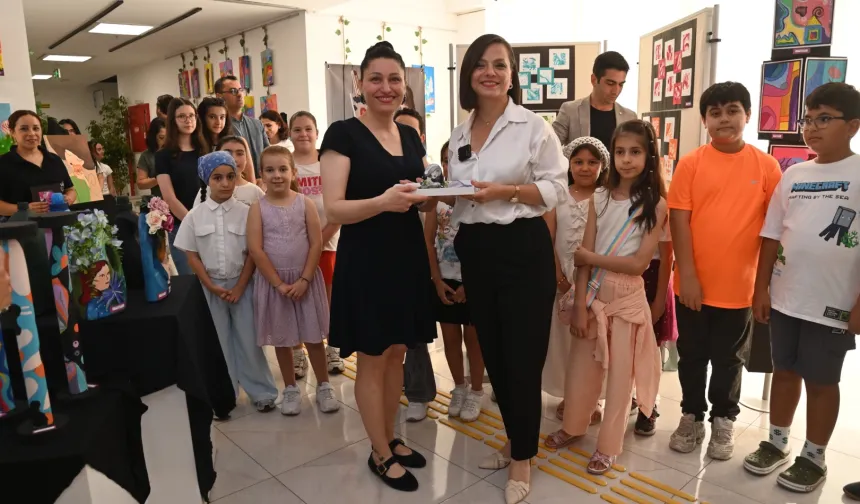 İzmir Karabağlar'da sanatın renkleri ve ezgileri buluştu